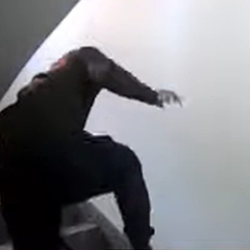 Timbre inteligente capta apartamenteros robando en edificio del barrio Belén El Nogal Los Almendros