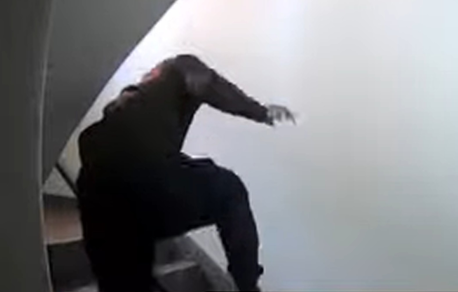 En este momento estás viendo Timbre inteligente capta apartamenteros robando en edificio del barrio Belén El Nogal Los Almendros